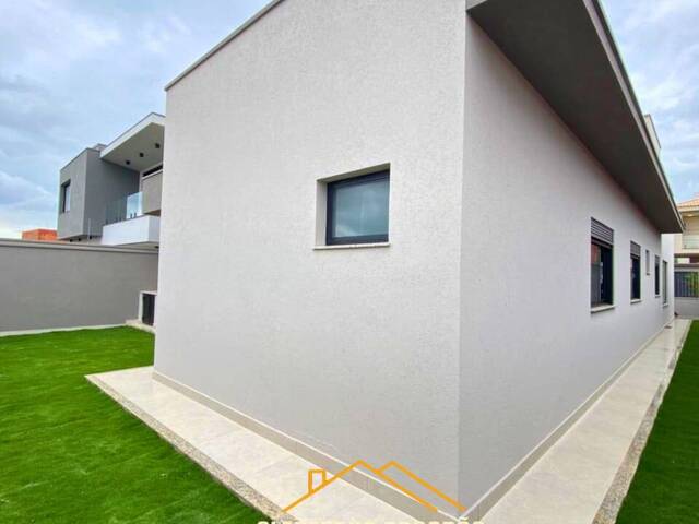 #13 - Casa para Venda em Pouso Alegre - MG